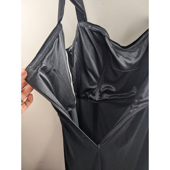 NWT Jenny Yoo Velvet Off-Shoulder Gown Size 20 Black Full-Length Formal - Picture 7 of 8